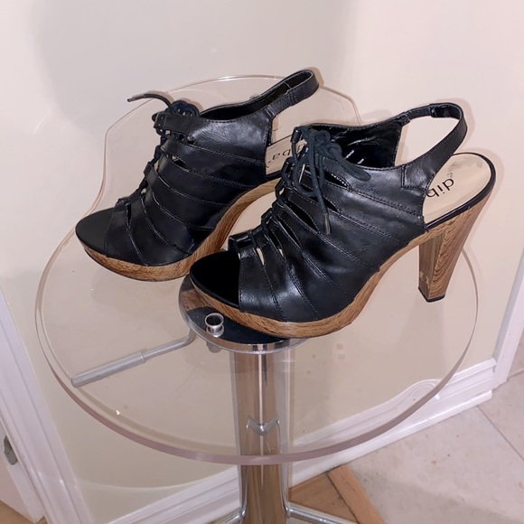 Diba high heel open toe shoes with laces, wooden heels and slats. 🖤 - Picture 3 of 7
